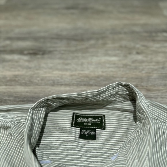 Eddie Bauer short sleeve men’s button down shirt size medium - Picture 6 of 6